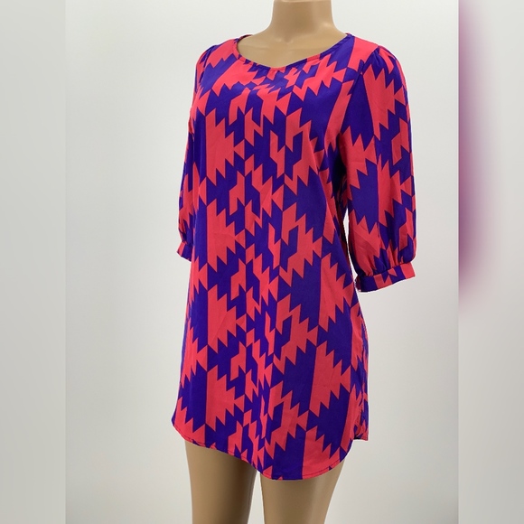 Everly Geometric Mini Shift Dress - Picture 3 of 8